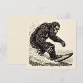 Bigfoot Surft Einladung (Vorne/Hinten)