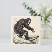 Bigfoot Surft Einladung (Stehend Vorderseite)