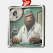 Bigfoot Surgeon Ornament Aus Metall (Links)