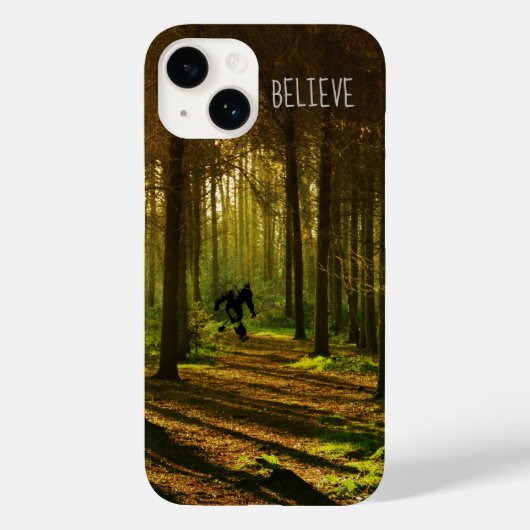 Bigfoot Tennis Player im Wald Case-Mate iPhone Hülle (Rückseite)