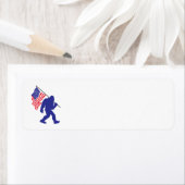 Bigfoot trägt eine amerikanische Flagge (Insitu)