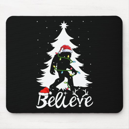 Bigfoot trägt Weihnachtsbaum Sasquatch-Gläubiger Mousepad (Vorne)