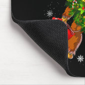 Bigfoot trägt Weihnachtsbaum Sasquatch-Gläubiger Mousepad (Ecke)