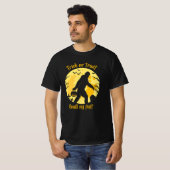Bigfoot Trick oder Behandeln Geruch meine Füße Hal T-Shirt (Vorne ganz)