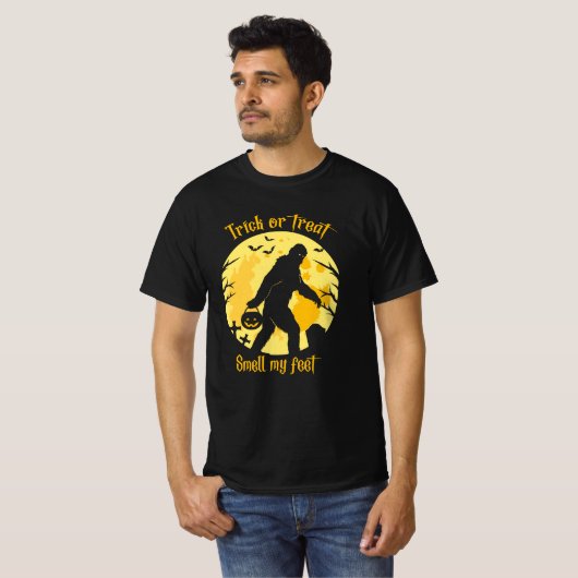 Bigfoot Trick oder Behandeln Geruch meine Füße Hal T-Shirt (Vorne ganz)