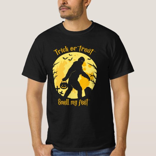 Bigfoot Trick oder Behandeln Geruch meine Füße Hal T-Shirt (Vorderseite)