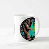 Bigfoot trifft Alien Kaffeetasse (VorderseiteRechts)