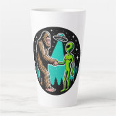 Bigfoot trifft Alien Milchtasse (Vorderseite)