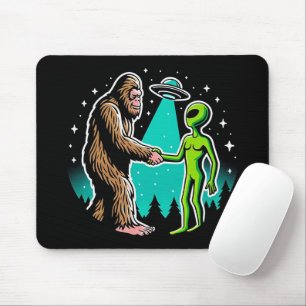 Bigfoot trifft Alien Mousepad
