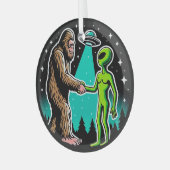 Bigfoot trifft Alien Ornament Aus Glas (Vorderseite links)
