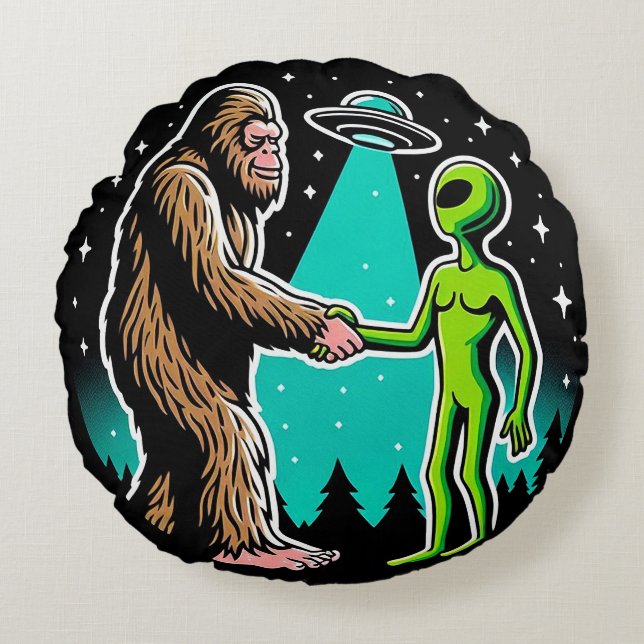 Bigfoot trifft Alien Rundes Kissen (Vorderseite)