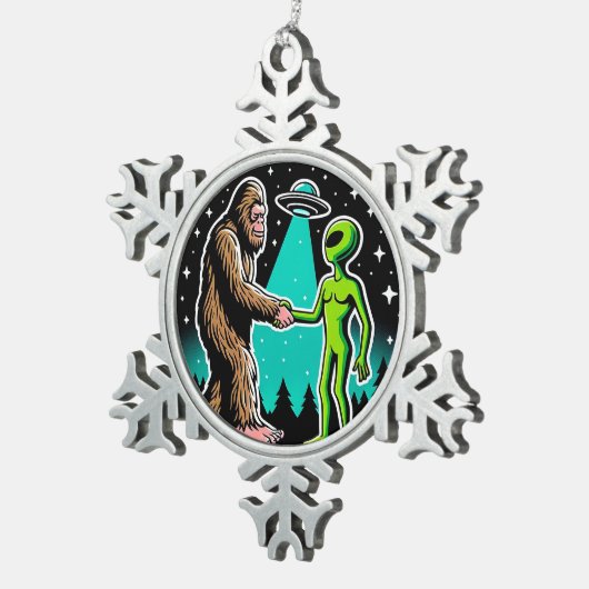 Bigfoot trifft Alien Schneeflocken Zinn-Ornament (Rechts)