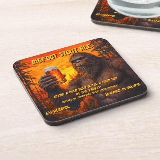 Bigfoot trinken bei Sonnenuntergang ein Bier Getränkeuntersetzer (Linke Seite)