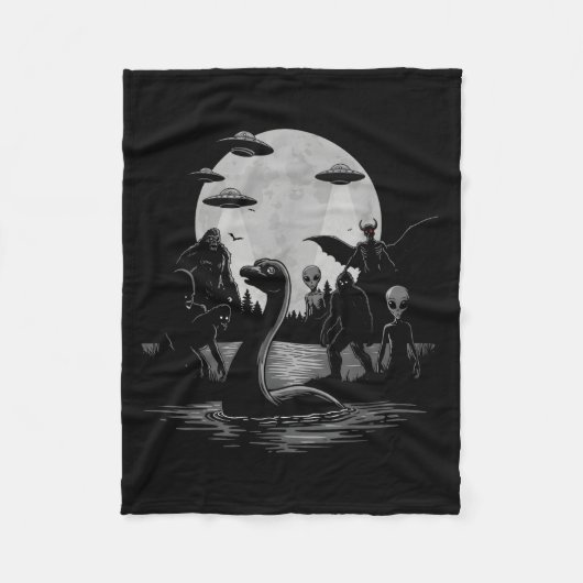 Bigfoot Ufo Loch Ness Monster Mothman And Aliens! Fleecedecke (Vorderseite)