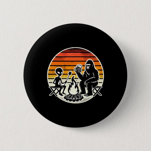 Bigfoot und Alien campen und trinken Bier Button (Vorderseite)