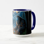 Bigfoot und die Ansammlung des Moonlit-Waldes Tasse (VorderseiteRechts)