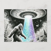 Bigfoot und ein UFO im Wald Postkarte (Vorderseite)