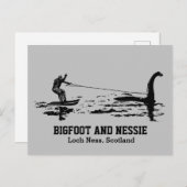 Bigfoot und Nessie Loch Ness Personalisiert Text P Postkarte (Vorne/Hinten)