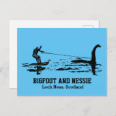 Bigfoot und Nessie Loch Ness Personalisiert Text Postkarte (Vorne/Hinten)