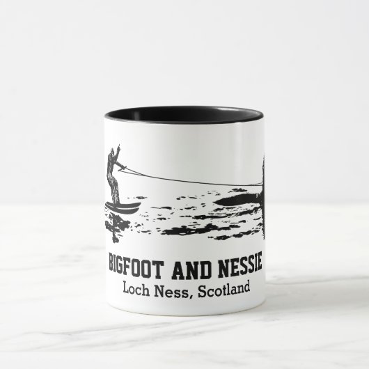 Bigfoot und Nessie Loch Ness Personalisierter Text Tasse (Zentrum)