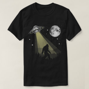 Bigfoot und UFO im Mondlicht T-Shirt