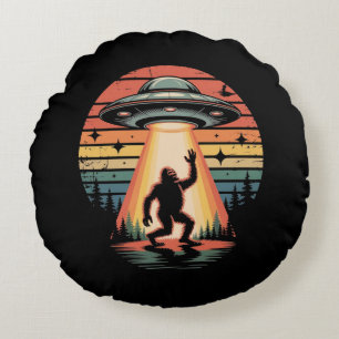 Bigfoot und UFO - Retro Alien Entführung Rundes Kissen