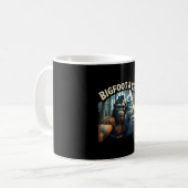 Bigfoot und Yeti Selfie Kryptid Squatch Jäger Kaffeetasse (Vorderseite Links)