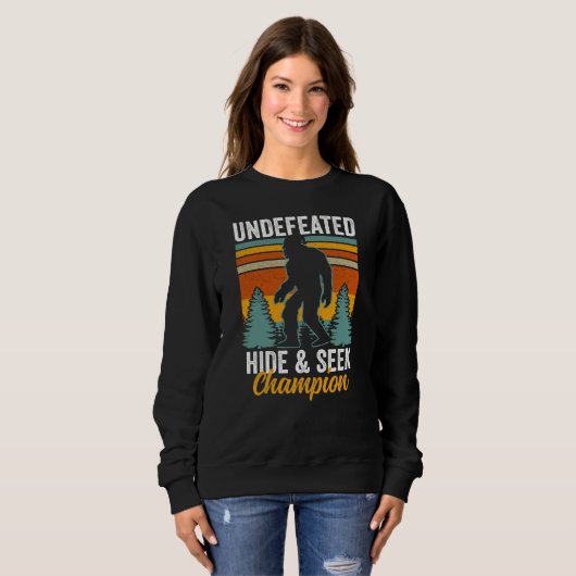 Bigfoot Undefeated Hide & Seek Champion Sweatshirt (Vorne ganz)