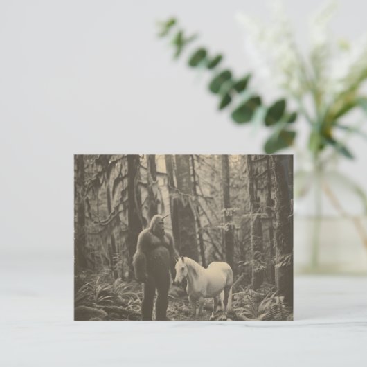 Bigfoot Unicorn und ein Pferd im Wald Postkarte (Stehend Vorderseite)