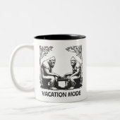 Bigfoot Vacacation Mode Schach Zweifarbige Tasse (Links)