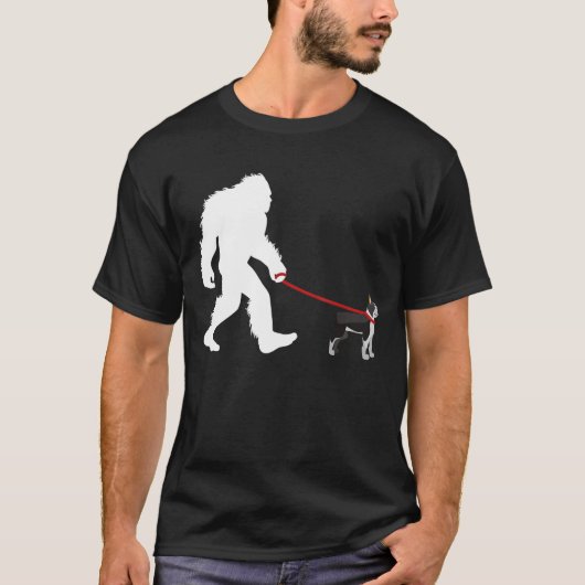Bigfoot Walking Boston Terrier T-Shirt (Vorderseite)