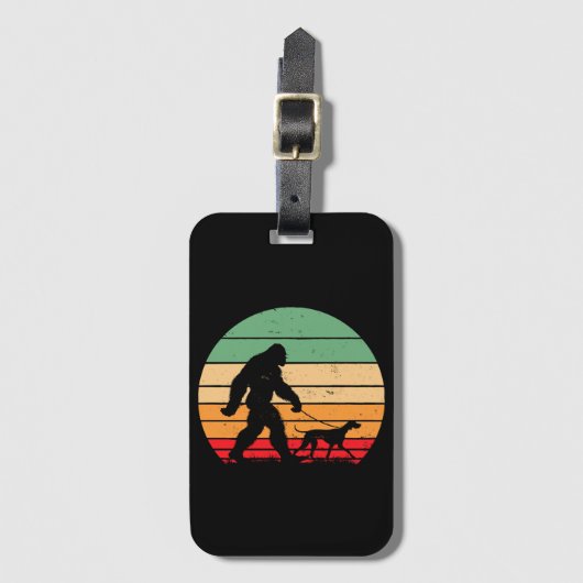 Bigfoot Walking German Kurzhaar Pointer Dog Vin Gepäckanhänger (Vorderseite Vertikal)