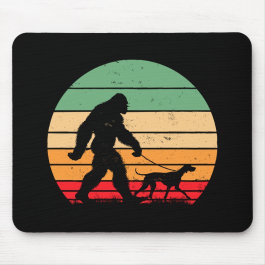 Bigfoot Walking German Kurzhaar Pointer Dog Vin Mousepad (Vorne)