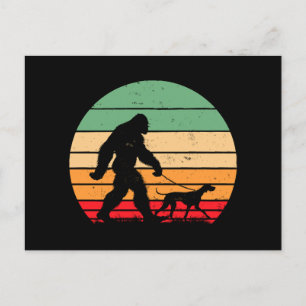 Bigfoot Walking German Kurzhaar Pointer Dog Vin Postkarte