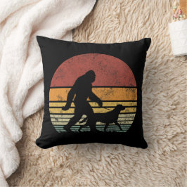 Bigfoot Walking Labrador Retriever Dog Vintag Kissen