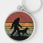 Bigfoot Walking Labrador Retriever Dog Vintag Schlüsselanhänger (Vorne)