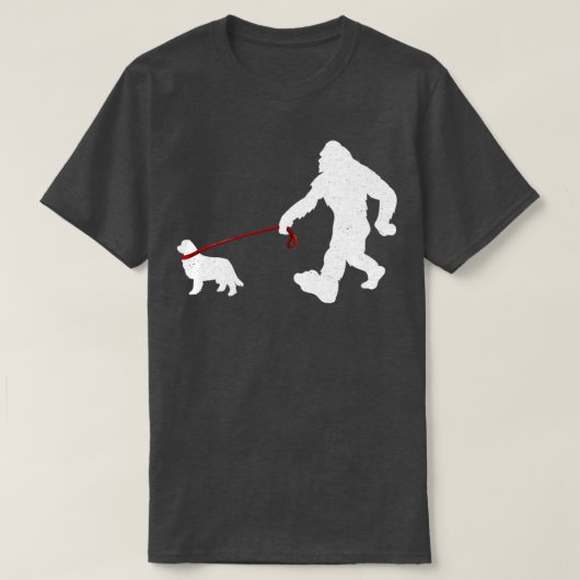 Bigfoot Walking mit Neufundland Dog Funny Bigfoo T-Shirt (Design vorne)