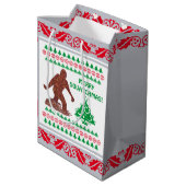 Bigfoot Walking Sasquatch Silver Red Funny Mittlere Geschenktüte (Rückseite Schrägansicht)