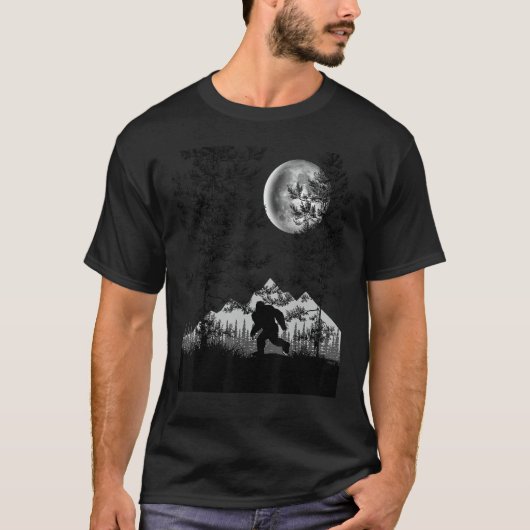 Bigfoot Wandern im Forest Moon Night Sky Sasqu T-Shirt (Vorderseite)