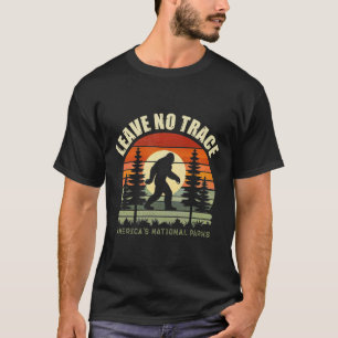 Bigfoot Wandern und Camping Lustig Vi Spuren hinte T-Shirt