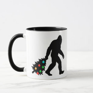 Bigfoot zieht Weihnachtsbaum Tasse