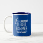 Bigger Hammer Handyman Services White Gfx Blue BG Zweifarbige Tasse (Links)