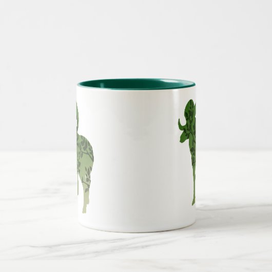 Bighorn Sheep Tree Zweifarbige Tasse (Mittel)