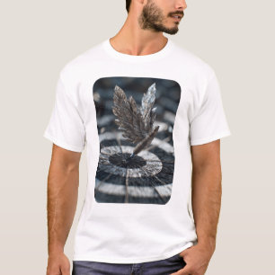 Biginiertes Wurfpfeildesign T-Shirt