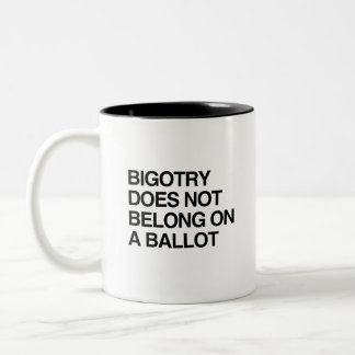 BIGOTRIE GEHÖRT NICHT ZU EINEM BALLOT ZWEIFARBIGE TASSE