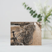 Bike Parking - Amsterdam im November SEPIA Postkarte (Stehend Vorderseite)