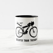 Bikepack, billiger als Therapie Zweifarbige Tasse (Mittel)