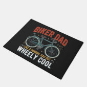 Biker-Vater wie ein normaler Vater, aber wheely co Fußmatte (Schrägansicht)