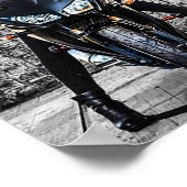 Bikerin mit Flügelposter Poster (Ecke)