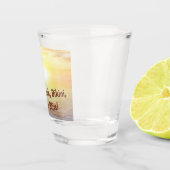 Bikini Girl Posing im Meer bei Sonnenuntergang Schnapsglas (Rechts)